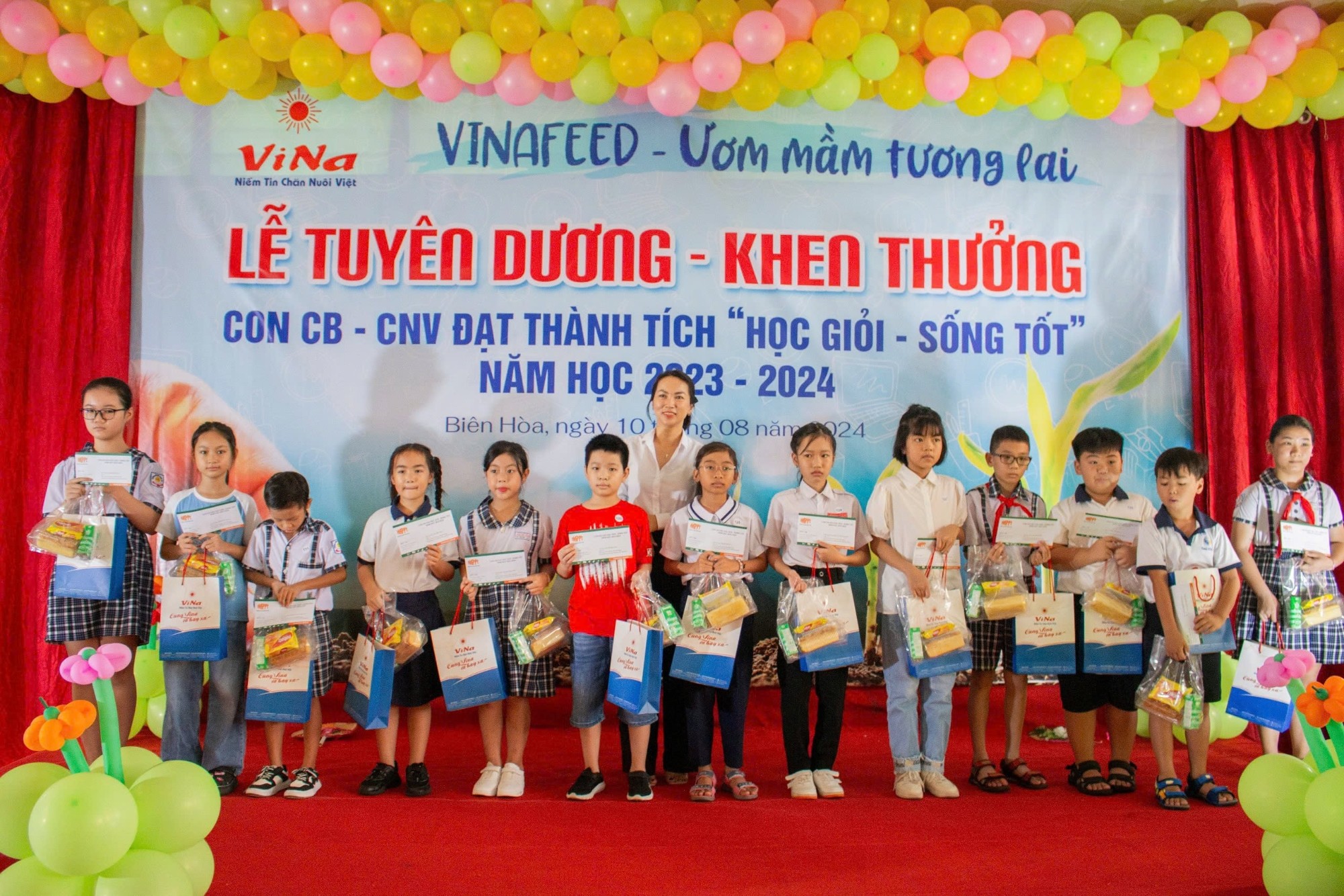 Tuyên dương khen thưởng học giỏi sống tốt Vinafeed 6